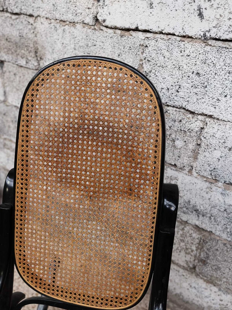 Alibert, le rocking-chair en cannage N°92