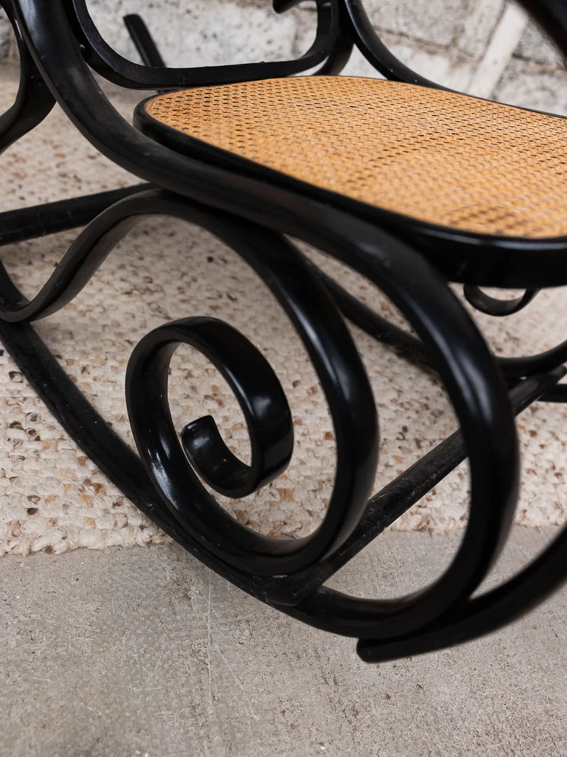 Alibert, le rocking-chair en cannage N°92