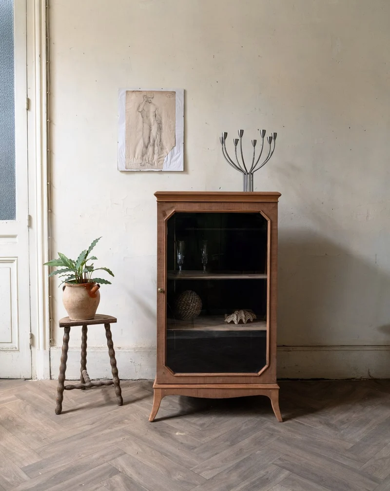 Victoria, la vitrine en bois et verre N°1307