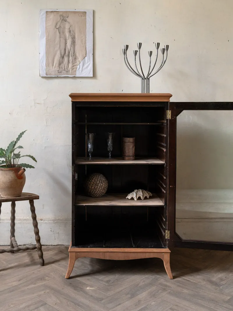 Victoria, la vitrine en bois et verre N°1307