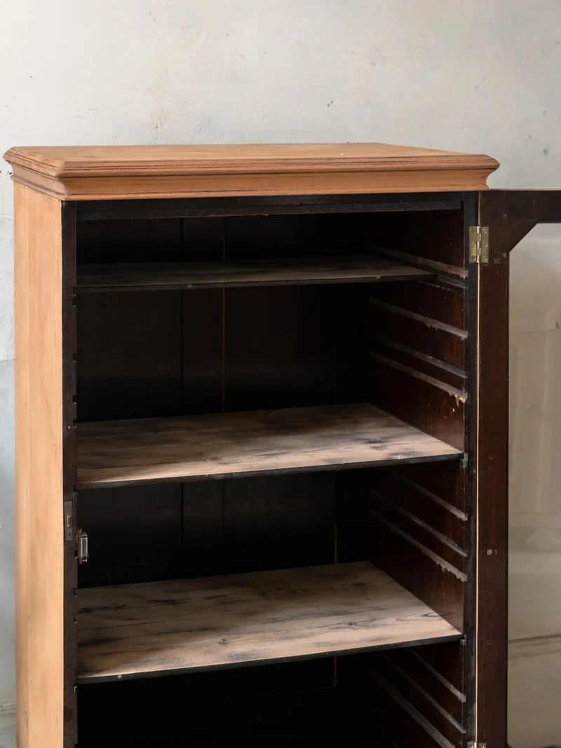 Victoria, la vitrine en bois et verre N°1307