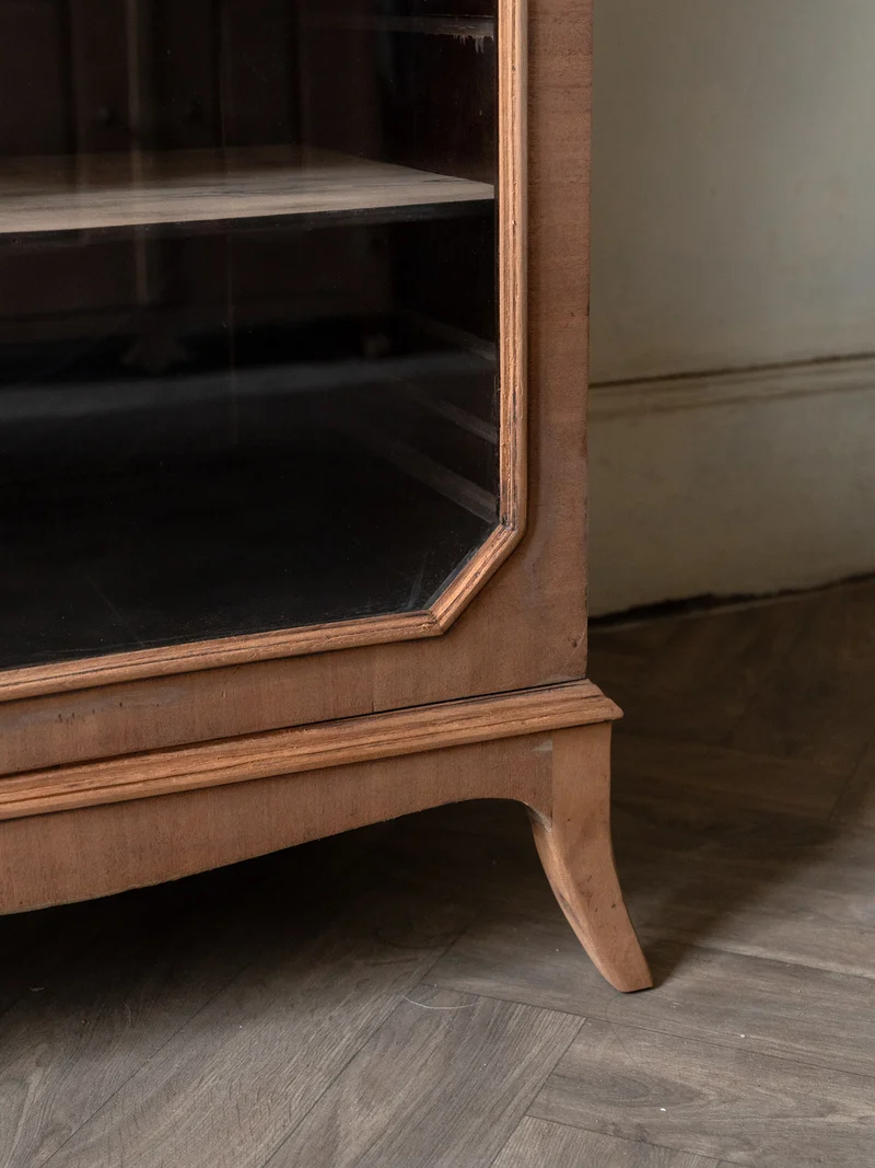 Victoria, la vitrine en bois et verre N°1307
