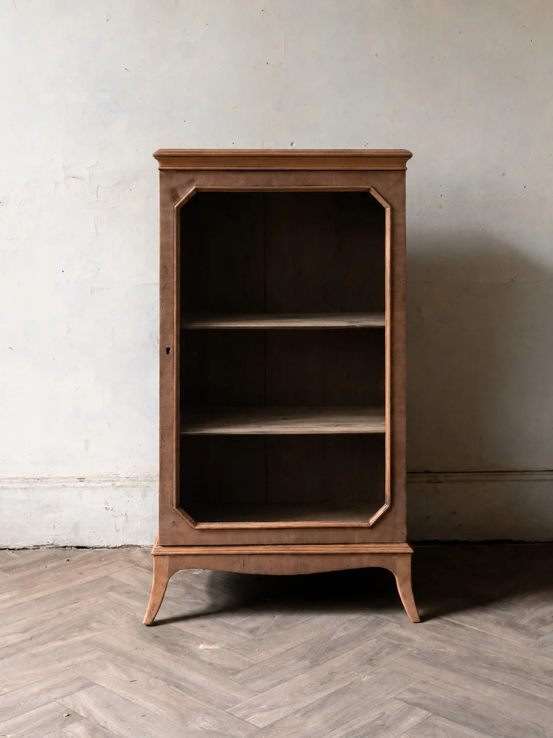 Victoria, la vitrine en bois et verre N°1307