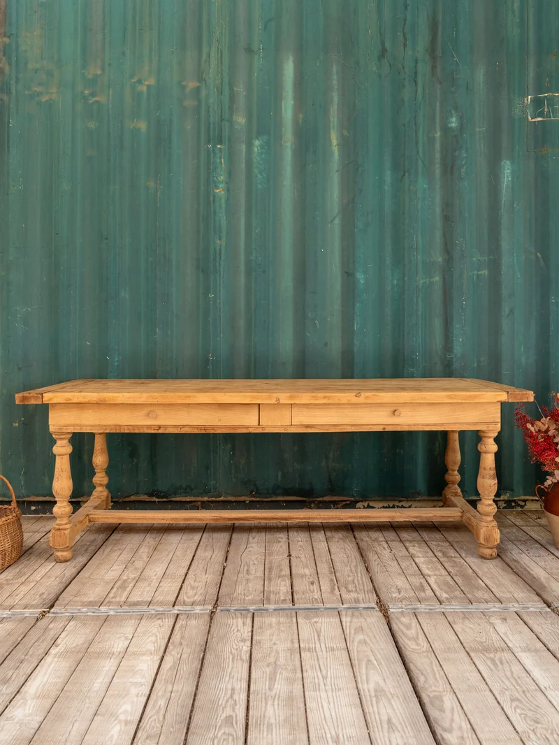 Romy, la grande table à manger en bois N°1462