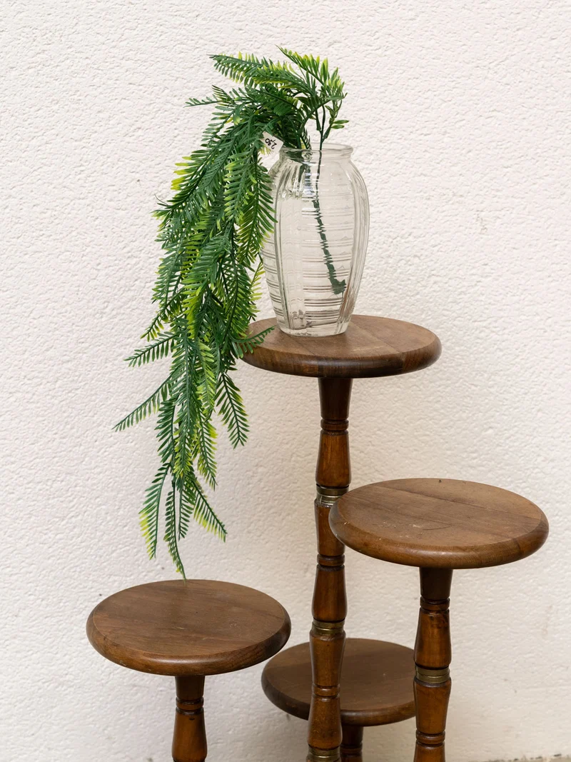Ariel, le porte-plante ancien en bois et laiton N°526
