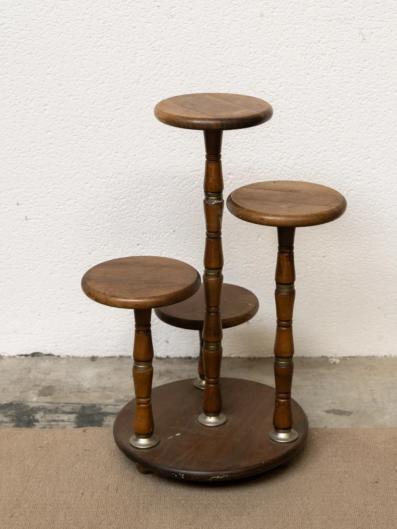 Ariel, le porte-plante ancien en bois et laiton N°526