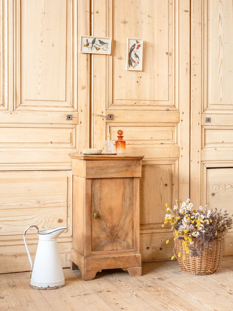 Gilbert, le meuble d'appoint en noyer N°1741