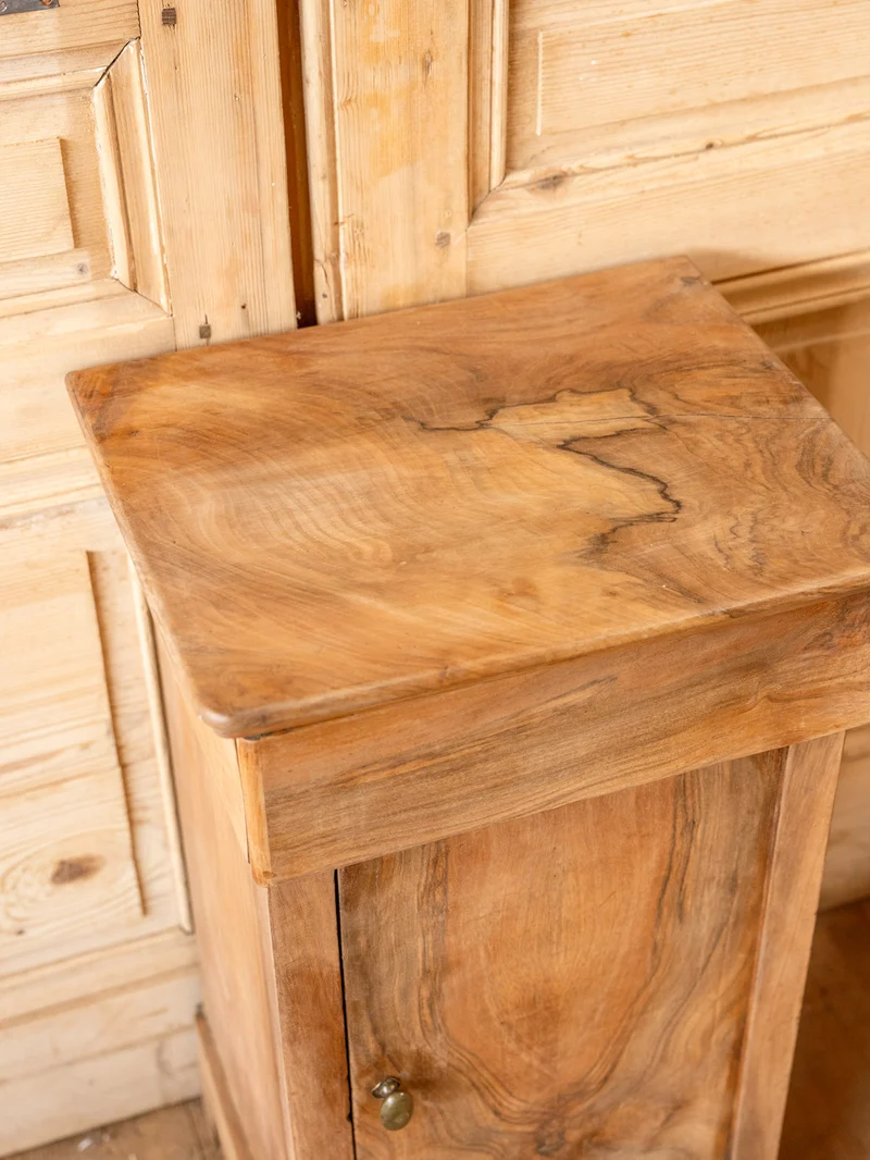 Gilbert, le meuble d'appoint en noyer N°1741
