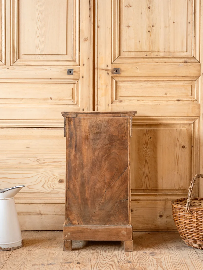 Gilbert, le meuble d'appoint en noyer N°1741