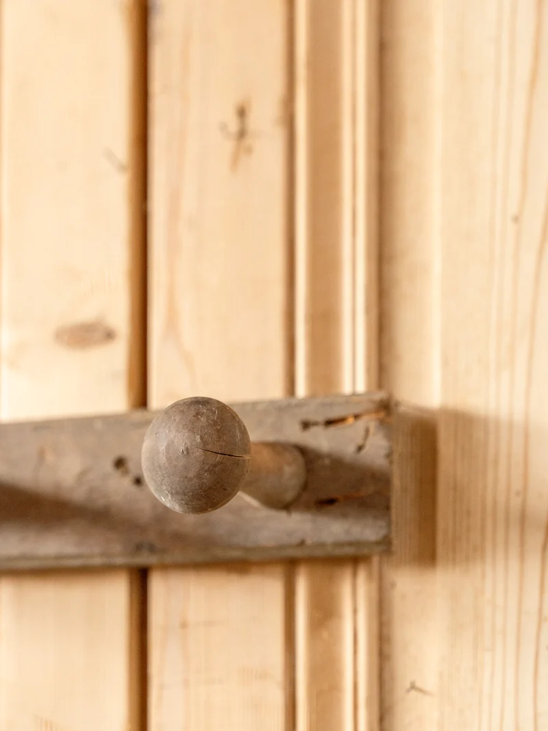 Max, le porte-manteau mural en bois gris N°416