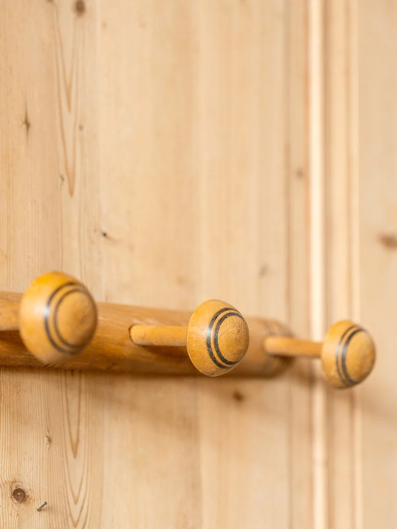 Max, le petit porte-manteau mural en bois N°415