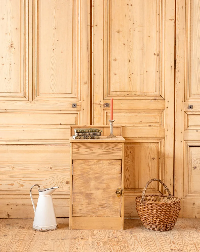 Fernand, l'ancien meuble de train en bois N°408