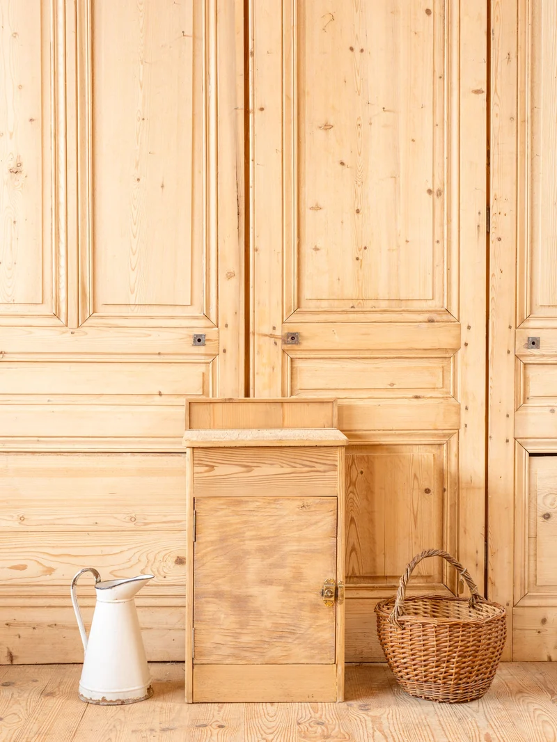 Fernand, l'ancien meuble de train en bois N°408