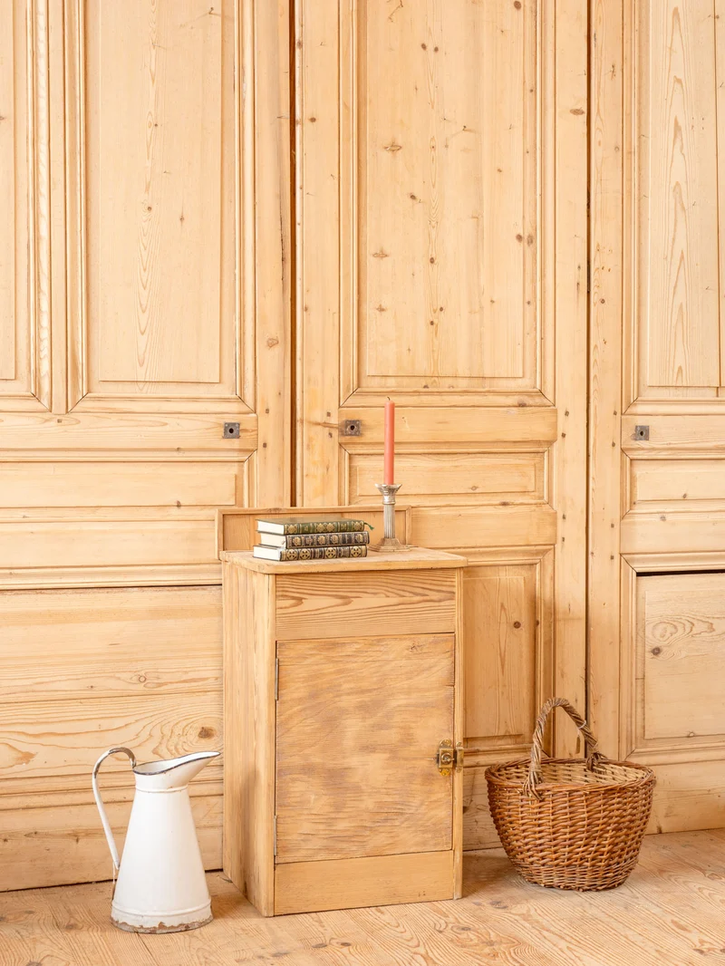 Fernand, l'ancien meuble de train en bois N°408