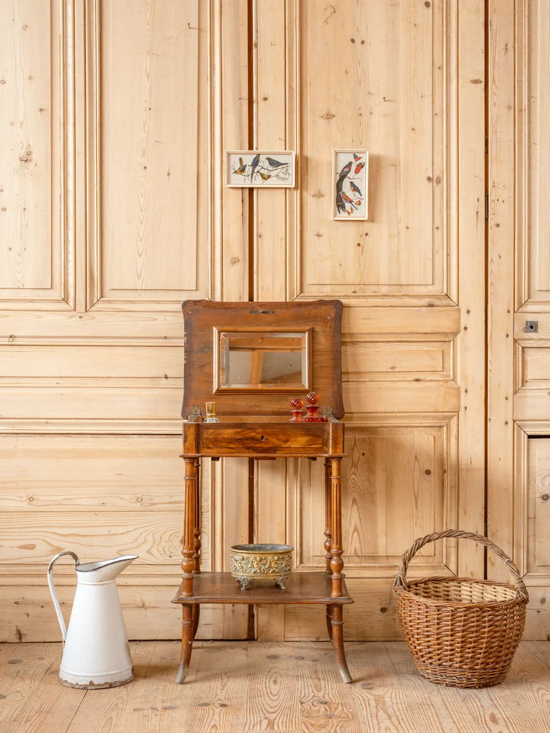 Louise, la coiffeuse en bois N°330