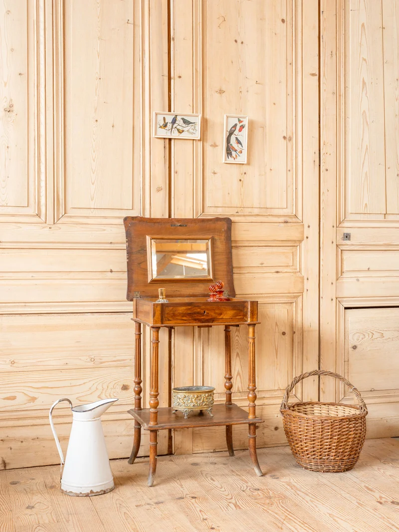 Louise, la coiffeuse en bois N°330