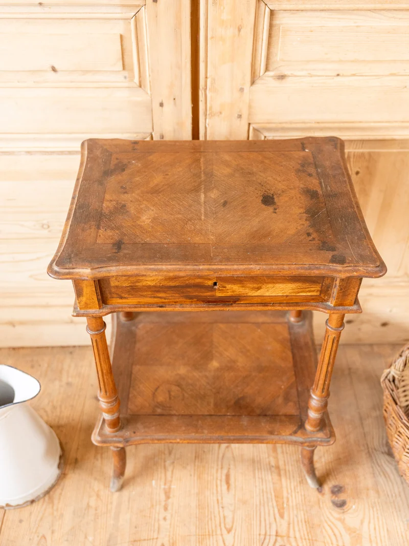 Louise, la coiffeuse en bois N°330