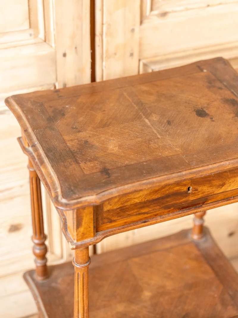 Louise, la coiffeuse en bois N°330
