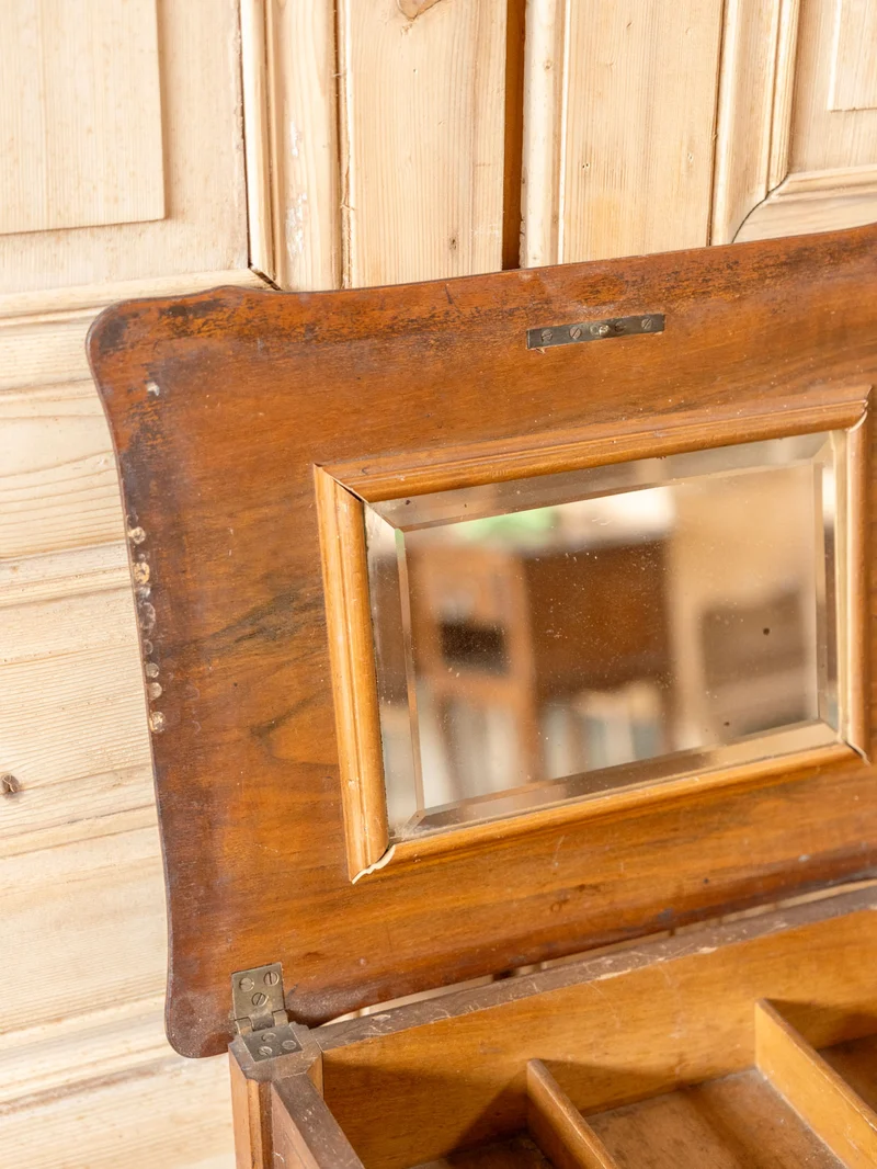 Louise, la coiffeuse en bois N°330