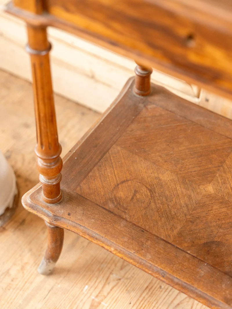 Louise, la coiffeuse en bois N°330