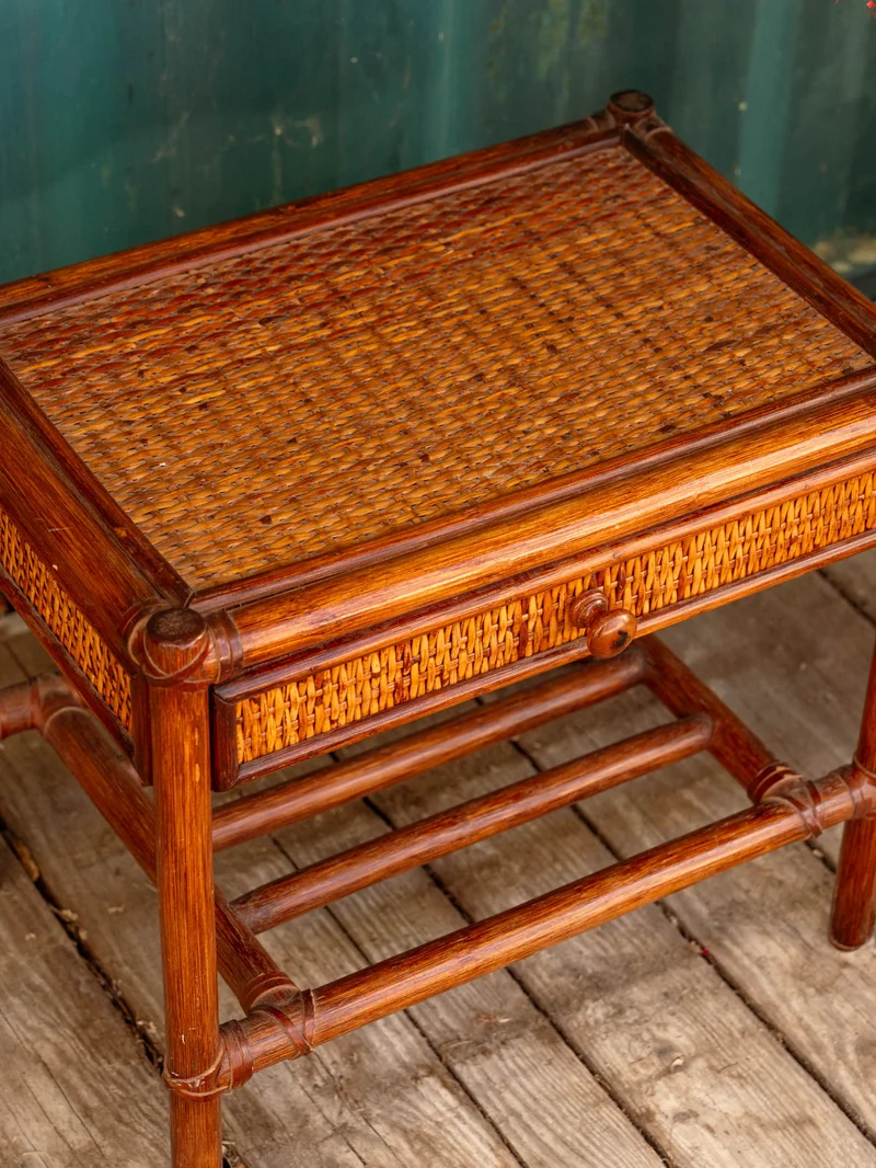 Odile, la table de chevet en rotin N°1492