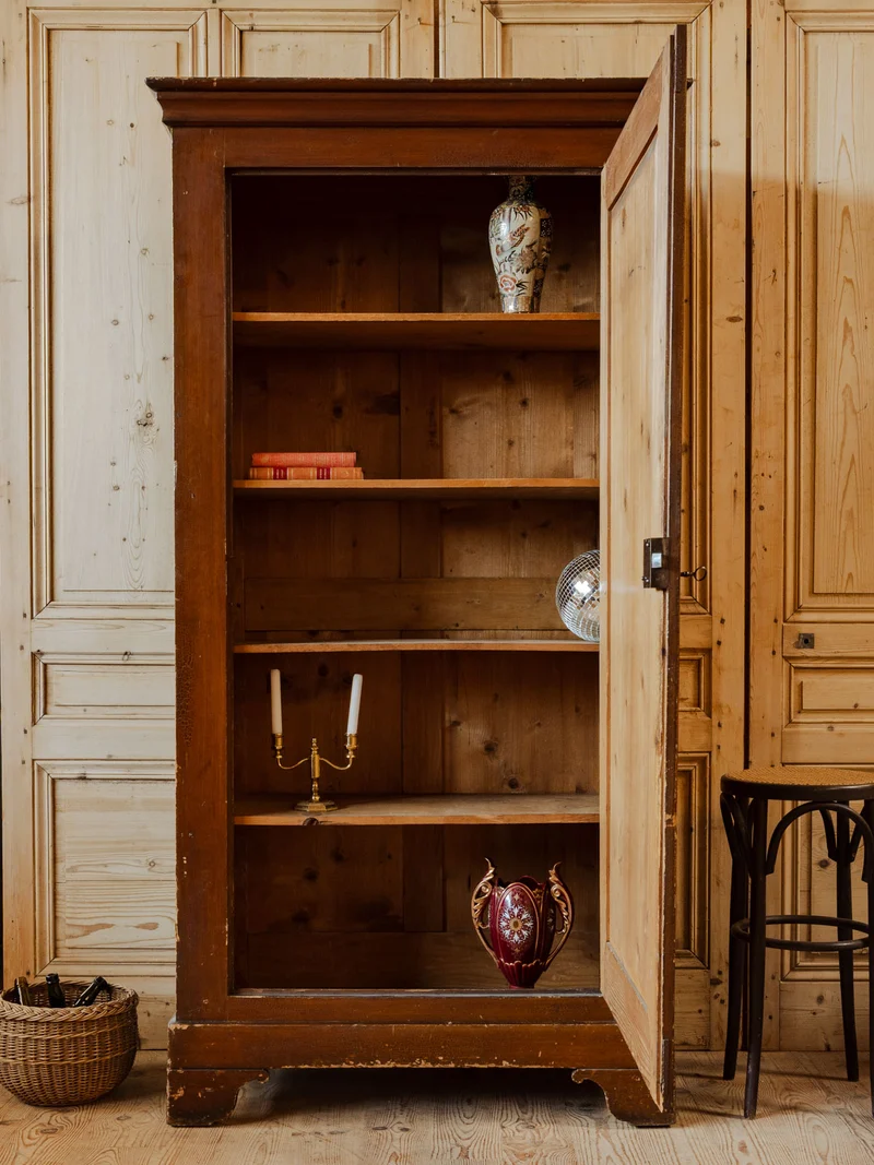 Blandine, la bonnetière en bois N°472