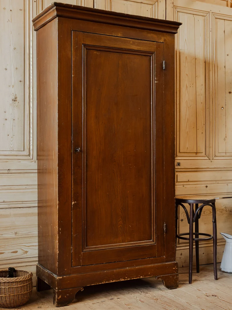 Blandine, la bonnetière en bois N°472