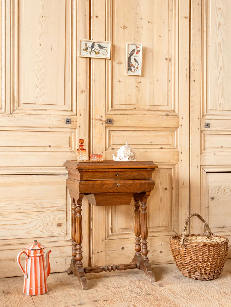 Louise, la coiffeuse en bois N°329