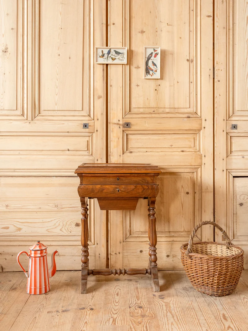 Louise, la coiffeuse en bois N°329