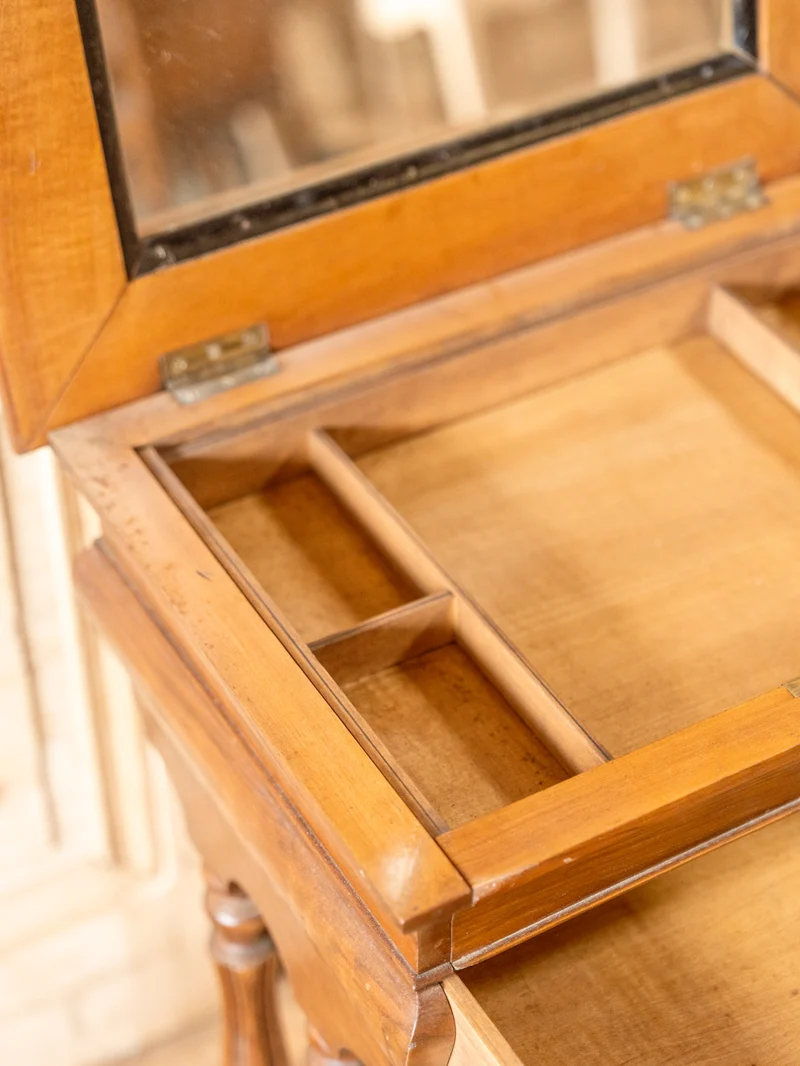 Louise, la coiffeuse en bois N°329
