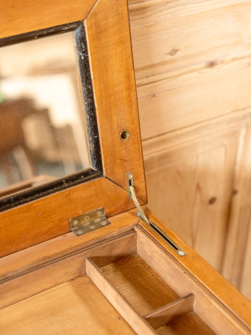Louise, la coiffeuse en bois N°329
