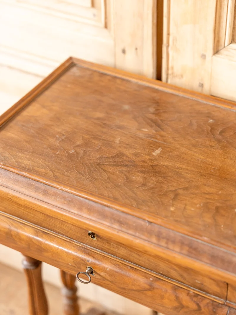 Louise, la coiffeuse en bois N°329