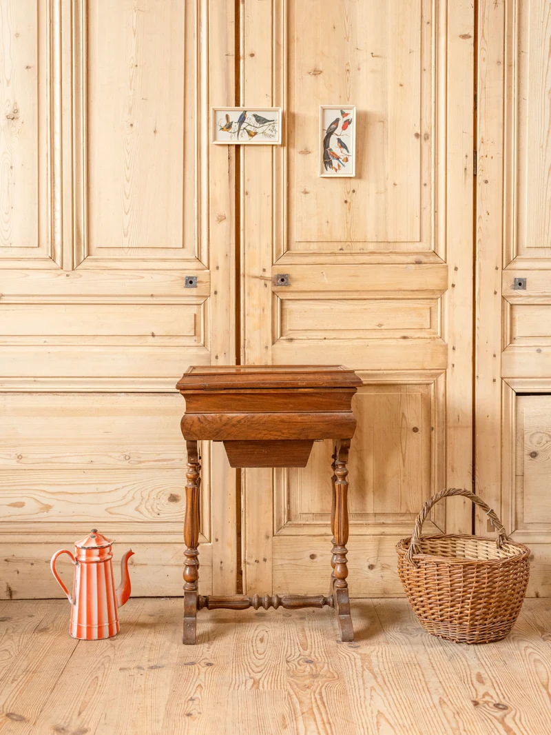 Louise, la coiffeuse en bois N°329