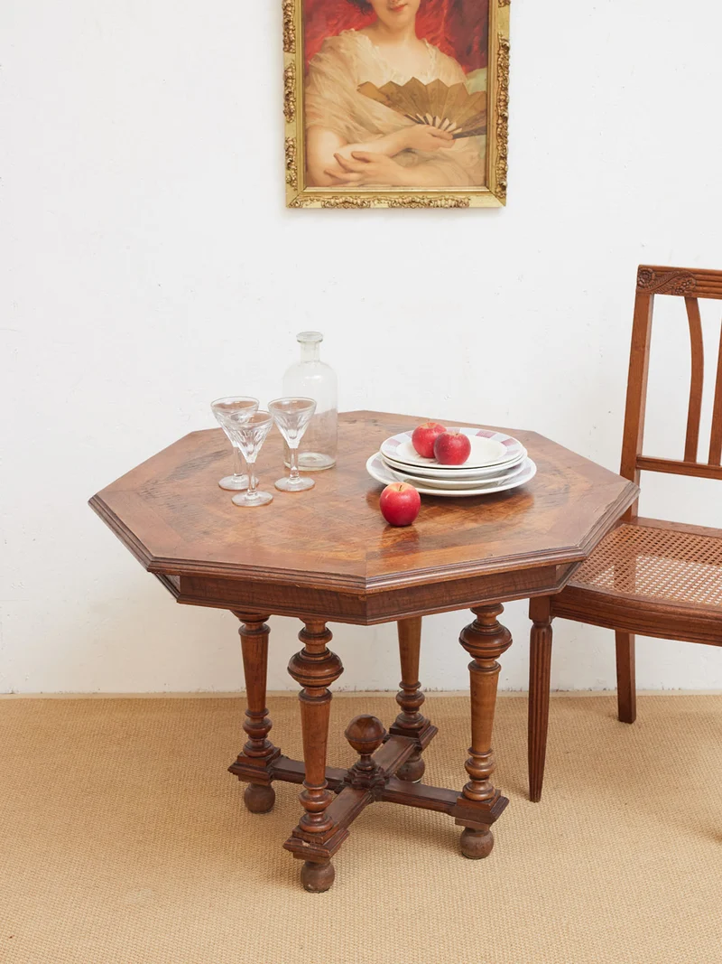 Francine, la table d'appoint hexagonale N°1438