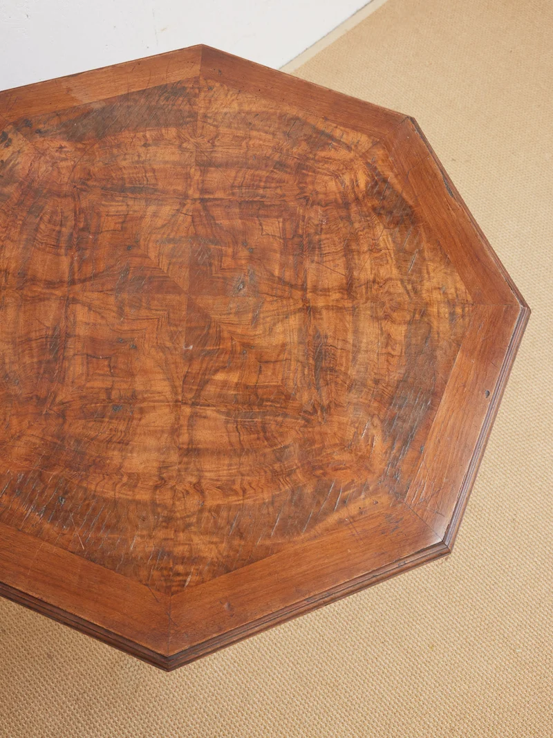 Francine, la table d'appoint hexagonale N°1438