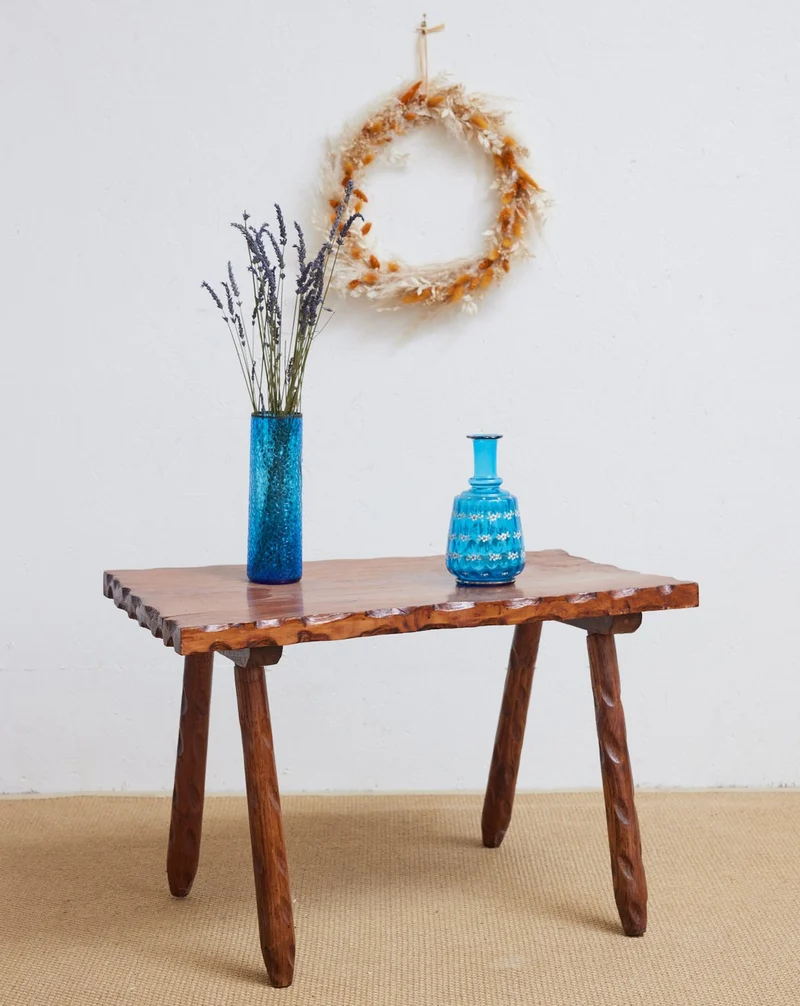 Léonie, la table basse brutaliste en bois massif N°1107