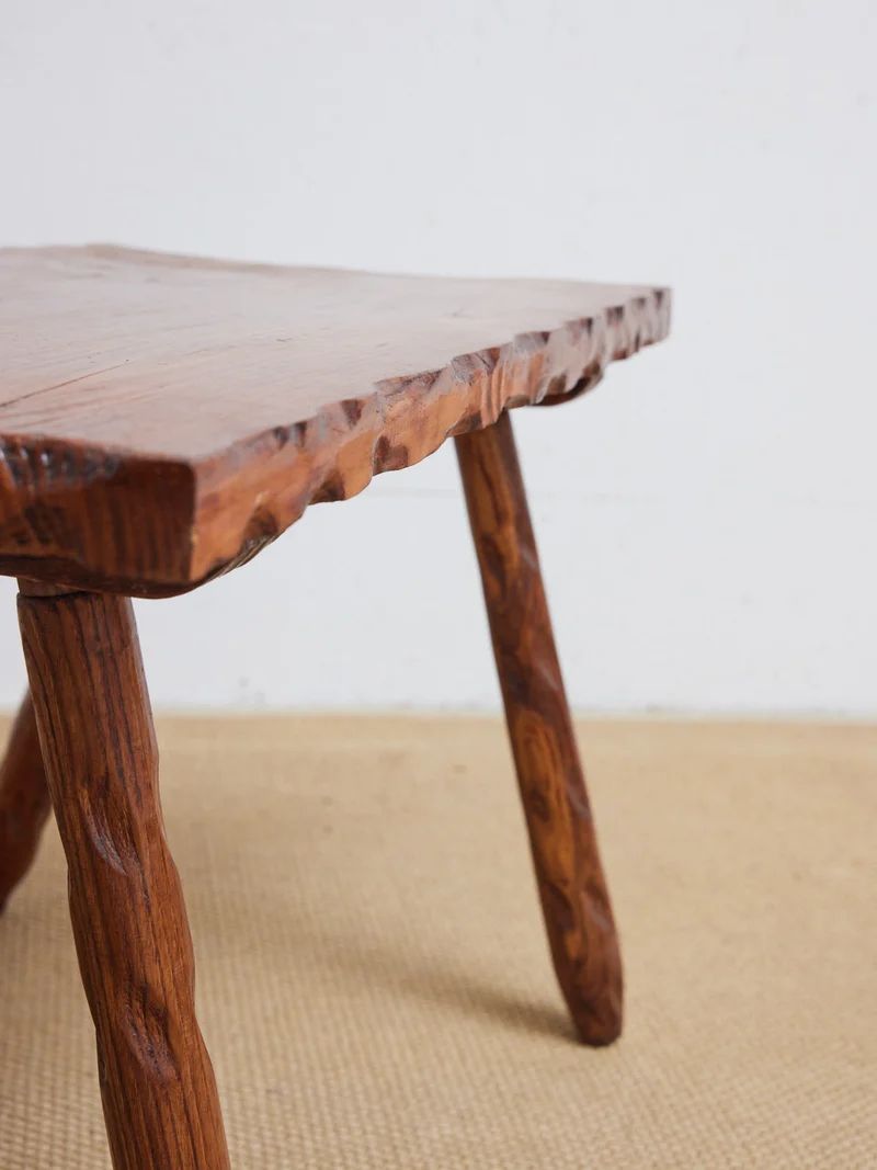 Léonie, la table basse brutaliste en bois massif N°1107