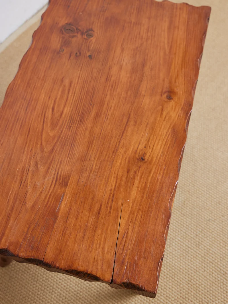 Léonie, la table basse brutaliste en bois massif N°1107