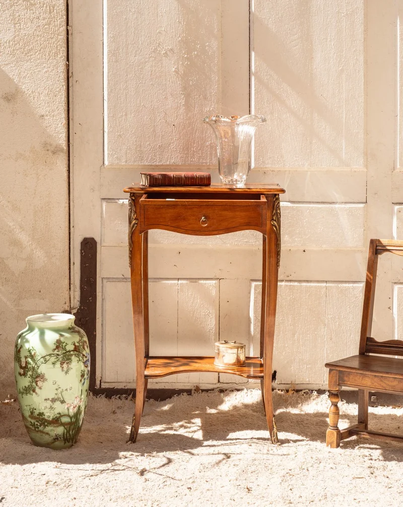 Francine, la table d'appoint en bois N°1419