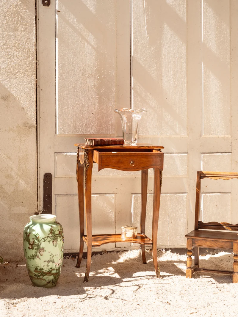 Francine, la table d'appoint en bois N°1419