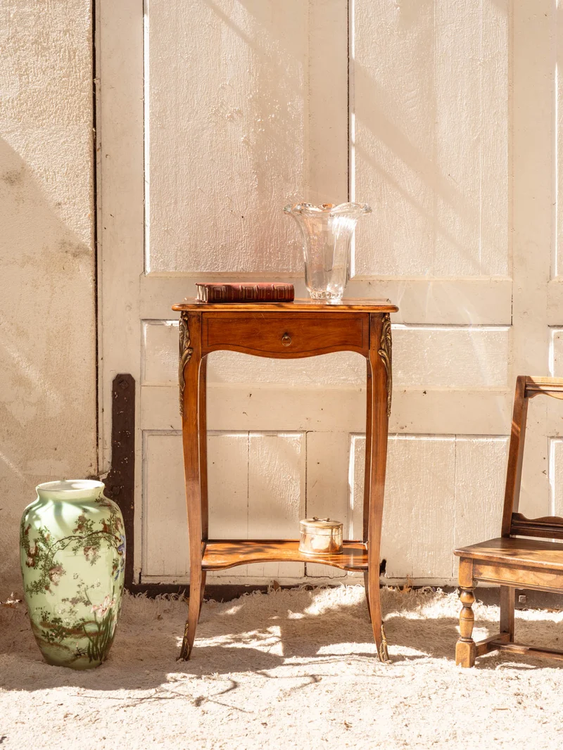 Francine, la table d'appoint en bois N°1419