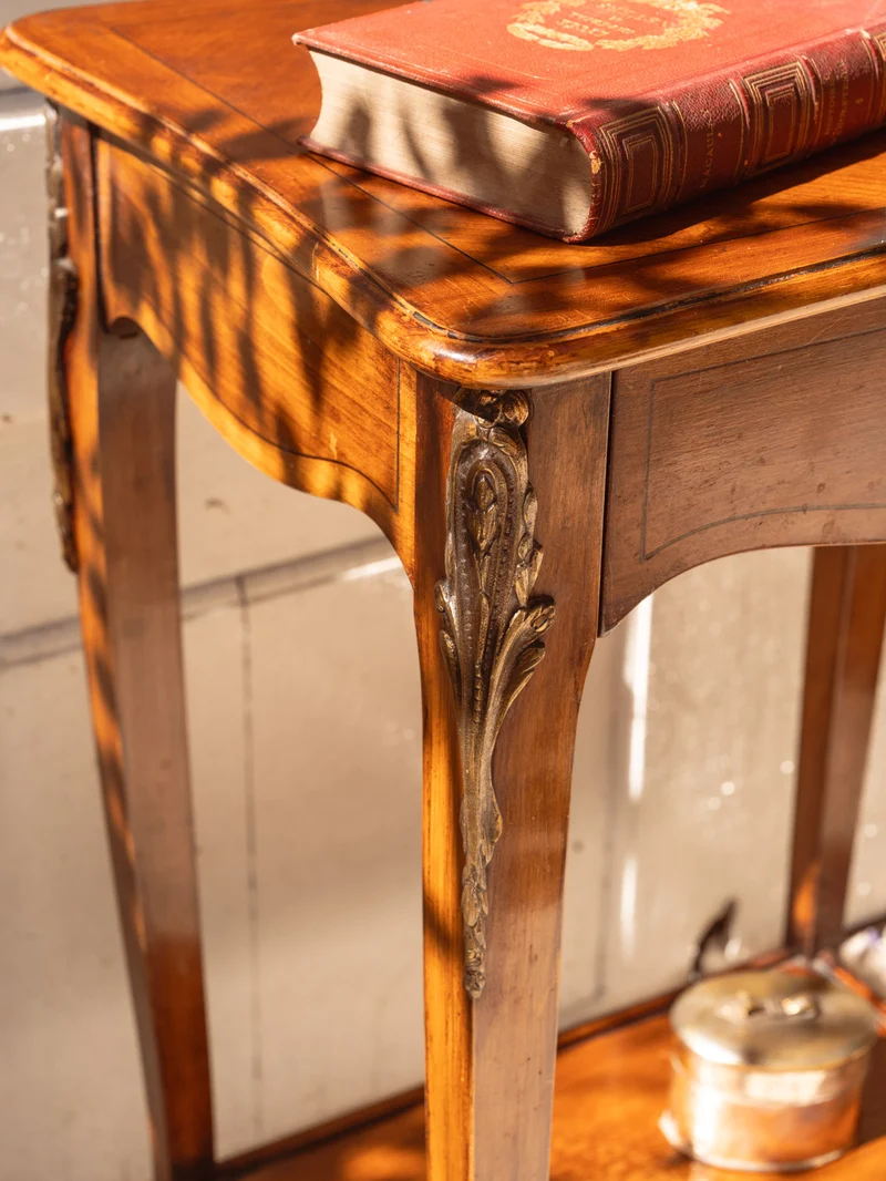 Francine, la table d'appoint en bois N°1419