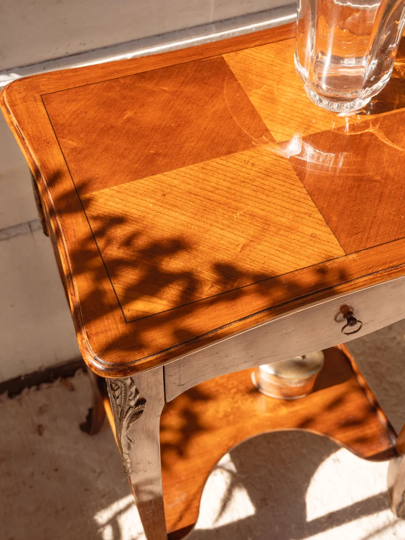 Francine, la table d'appoint en bois N°1419