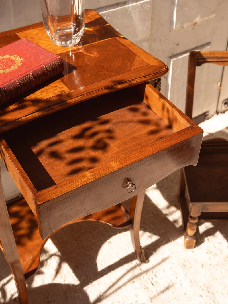 Francine, la table d'appoint en bois N°1419