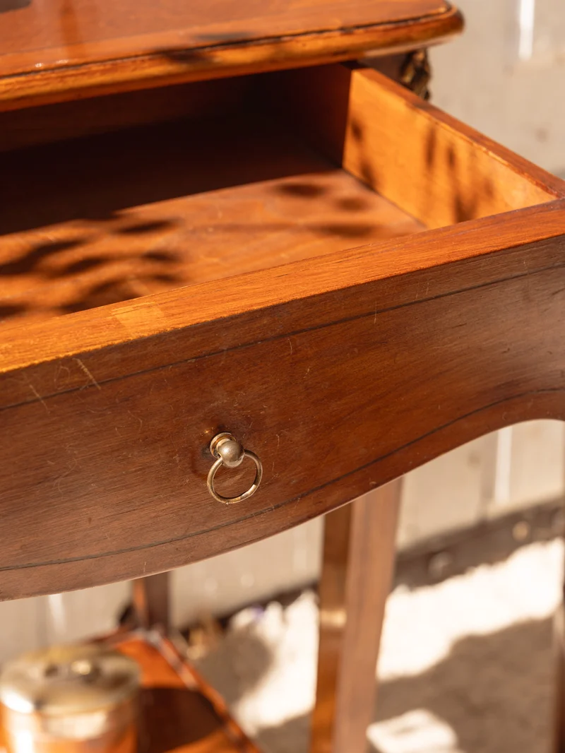 Francine, la table d'appoint en bois N°1419
