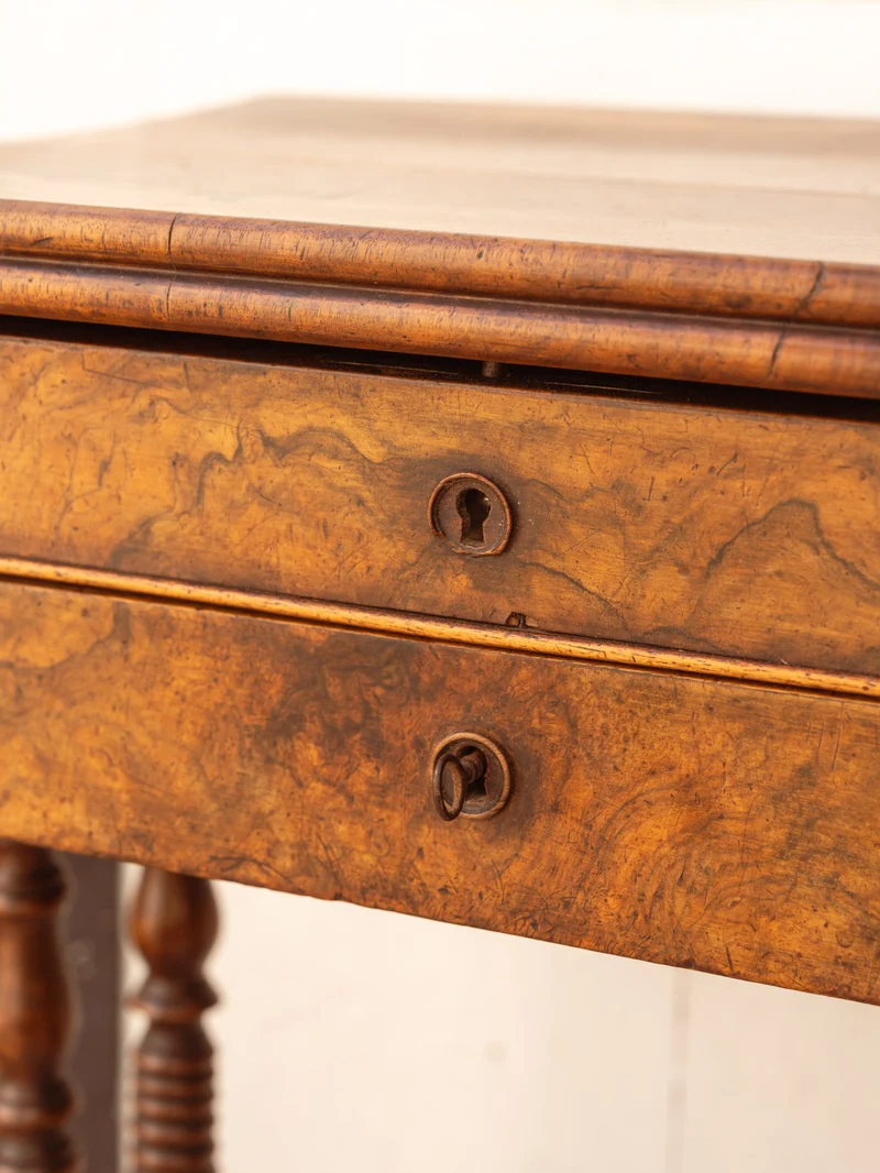 Louise, la coiffeuse en bois N°324