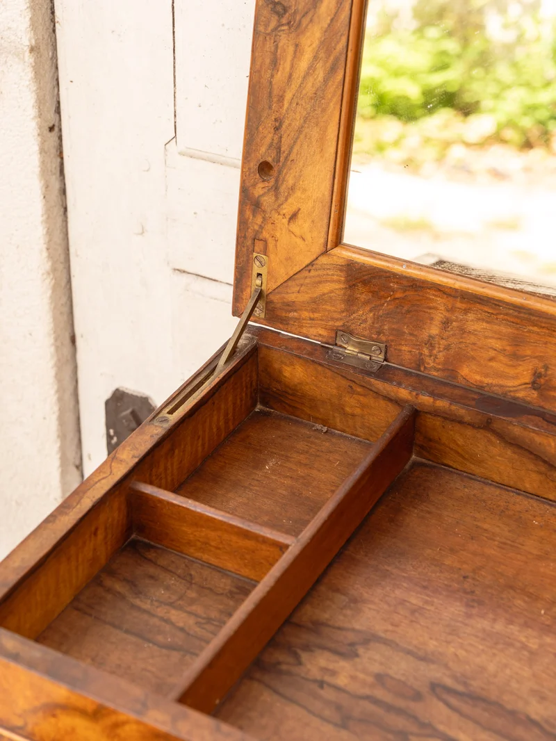 Louise, la coiffeuse en bois N°324