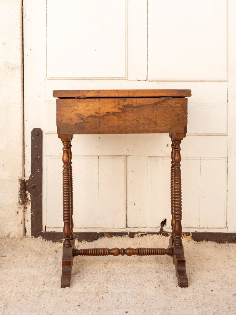Louise, la coiffeuse en bois N°324