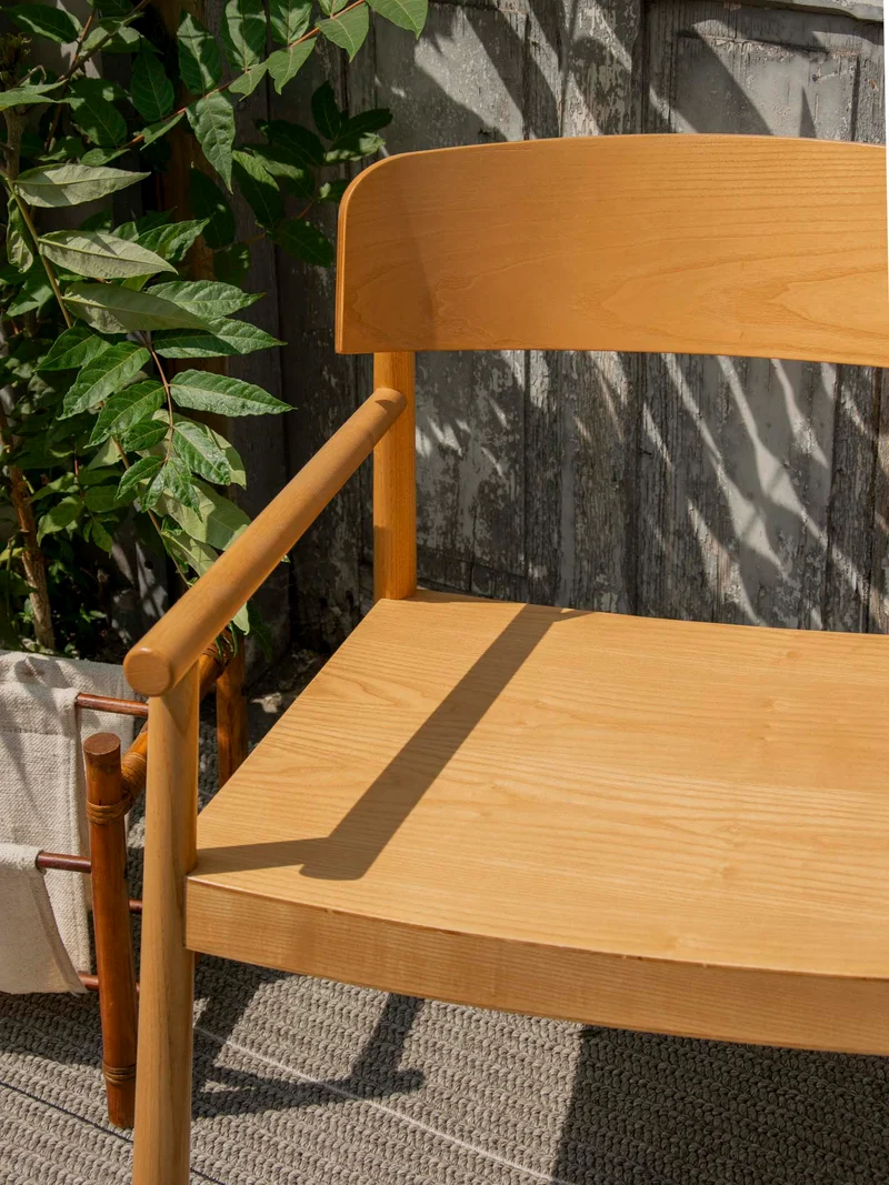 Jakob, le fauteuil en frêne aux lignes modernes N°1316
