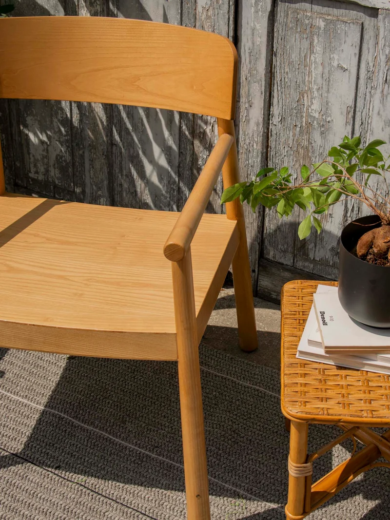 Jakob, le fauteuil en frêne aux lignes modernes N°1316